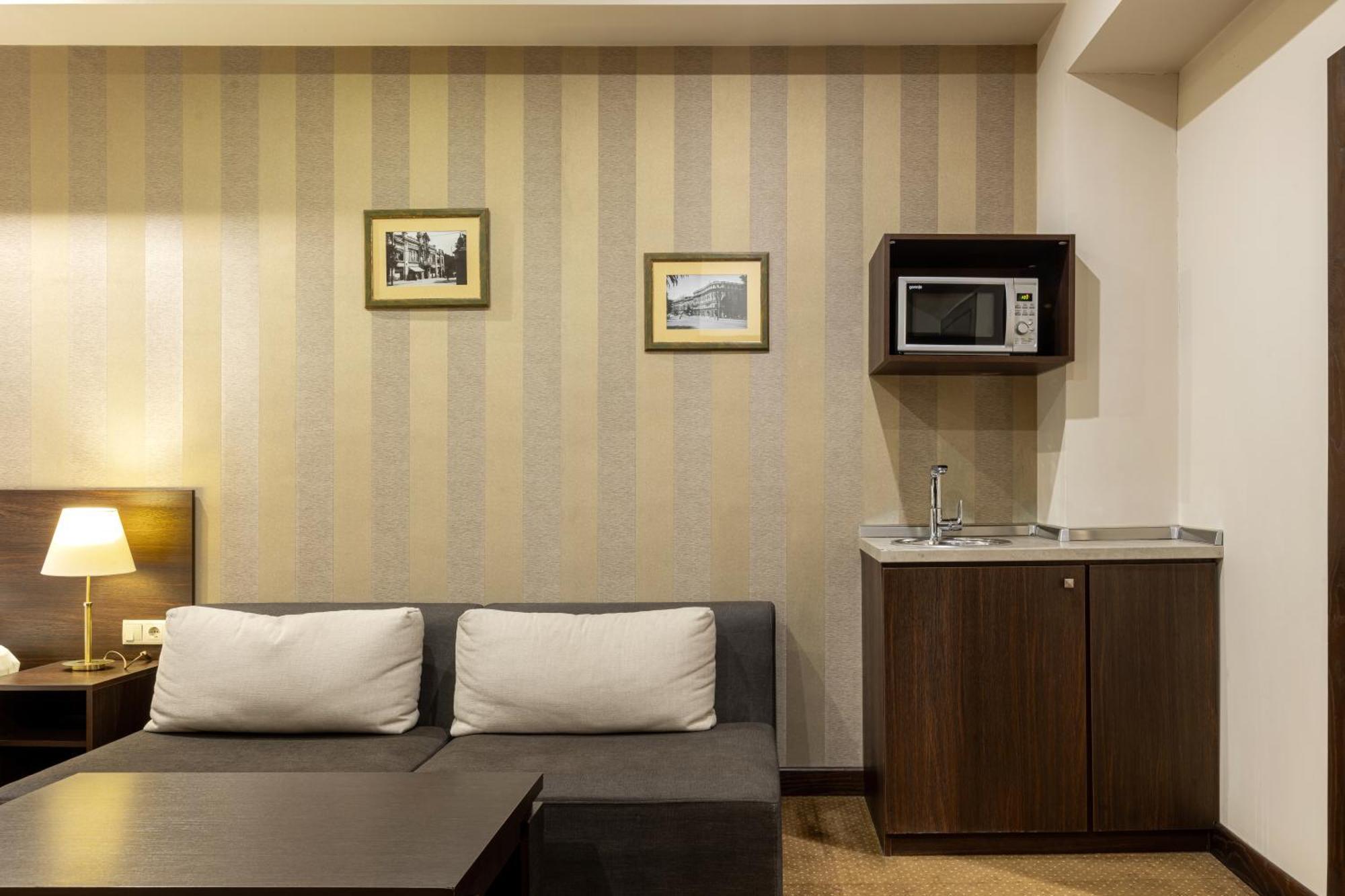 Citrus Hotel Tbilisi Esterno foto