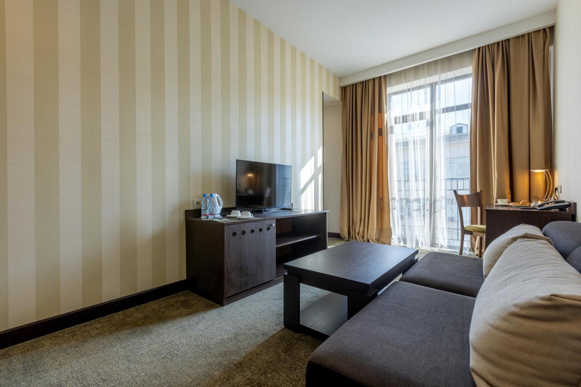 Citrus Hotel Tbilisi Esterno foto